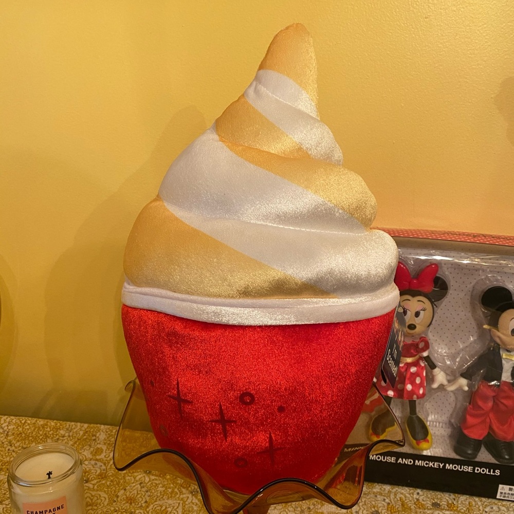 Disney parks, Dole whip plush!